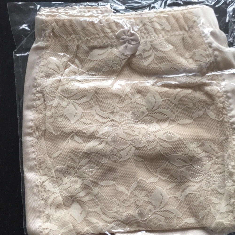 Shapewear - Picture 3 of 5